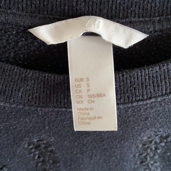 Black sweater - Picture 2 of 4